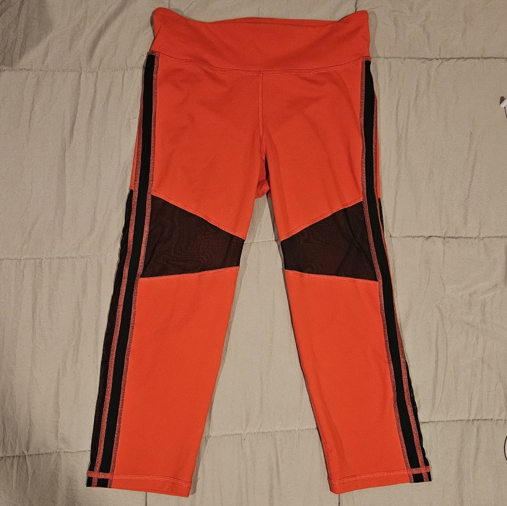 Aero Live Love Dream Red Cropped Athletic Leggings w Mesh